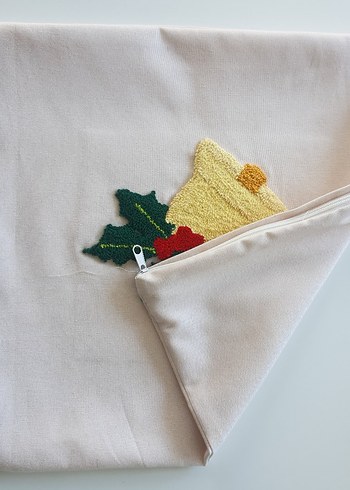 Yeni Yıl Temalı Kabartmalı Punch Kırlent Kılıfı - Sarı Çanlar) - Görsel 3