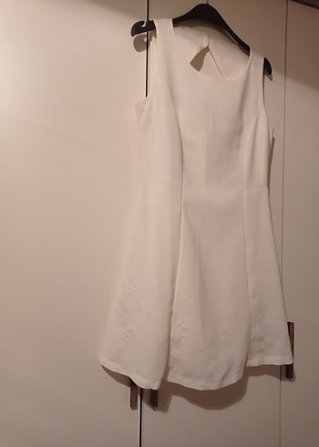 Düğmeli Beyaz Midi V Yaka Elbise - Görsel 2