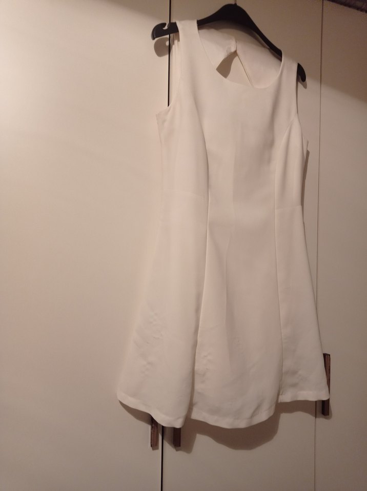 Düğmeli Beyaz Midi V Yaka Elbise - Görsel 2