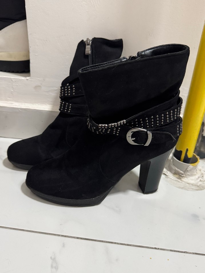 Siyah Yılan Desenli Süet Tokalı Topuklu Bot - Görsel 2