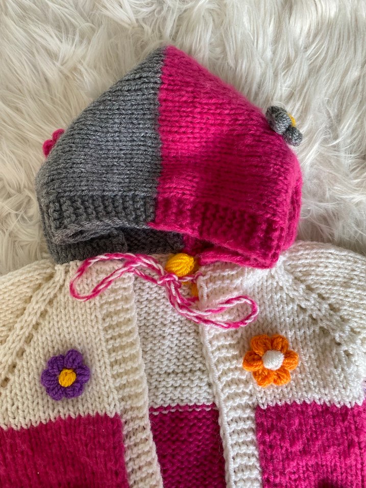 Çiçek Nakışlı Renkli Kız Hırka - Görsel 2