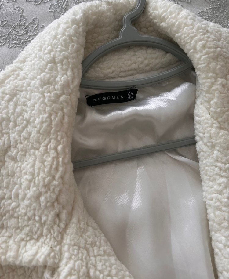 Düğmeli Beyaz Midi Kadın Kaban - Görsel 3