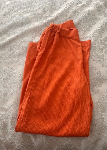 Turuncu V Yaka Piliseli Keten Bluz ve bol kesim pantolon - Görsel 5