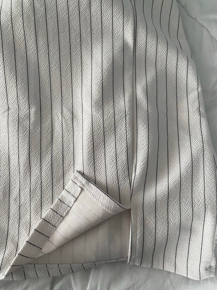 Beyaz Gri Çizgili Pilili Midi Kalem Etek - Görsel 3