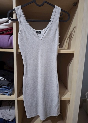 Gri V Yaka Kolsuz Mini Elbise - Görsel 2