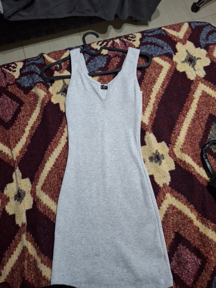 Gri V Yaka Kolsuz Mini Elbise - Görsel 4