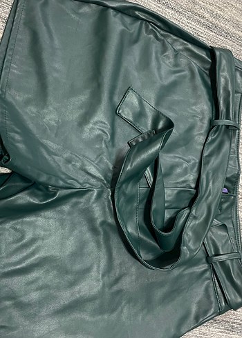 Kemerli Yeşil Deri Kadın Şort - Görsel 6