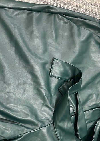 Kemerli Yeşil Deri Kadın Şort - Görsel 5