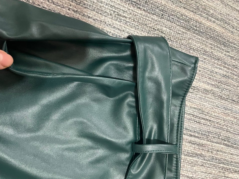 Kemerli Yeşil Deri Kadın Şort - Görsel 4