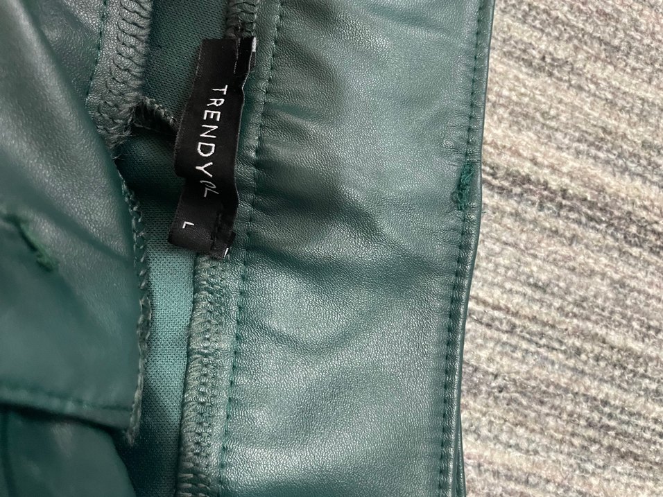 Kemerli Yeşil Deri Kadın Şort - Görsel 3