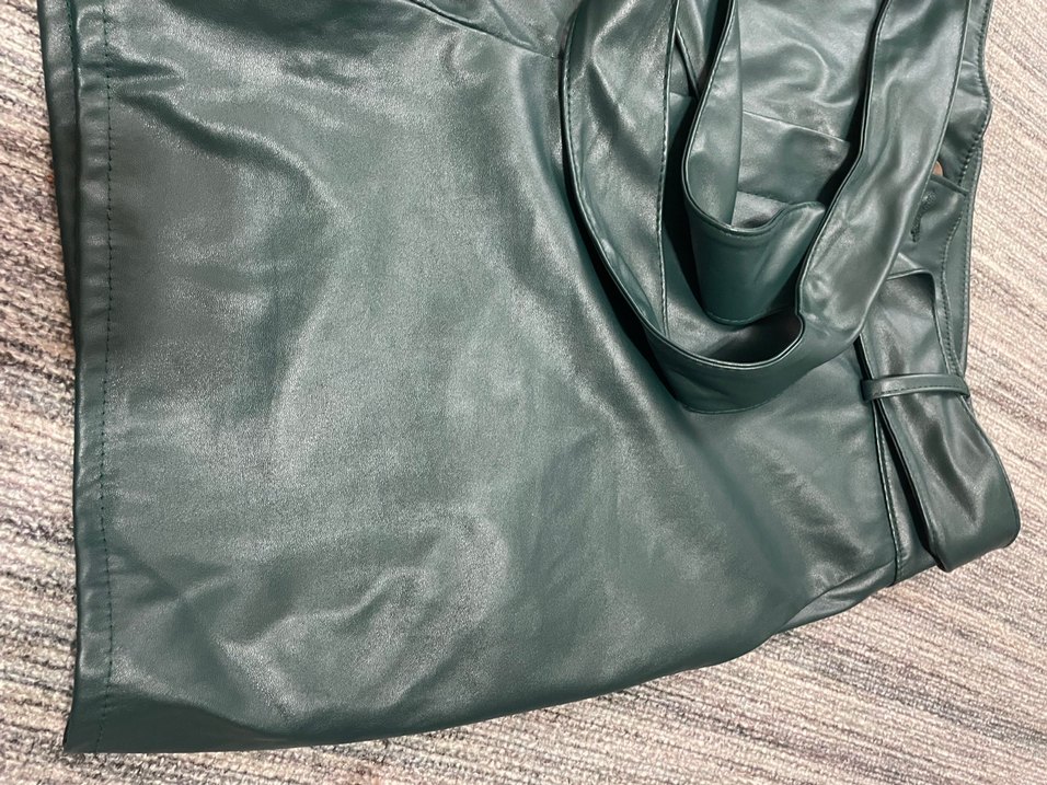 Kemerli Yeşil Deri Kadın Şort - Görsel 2