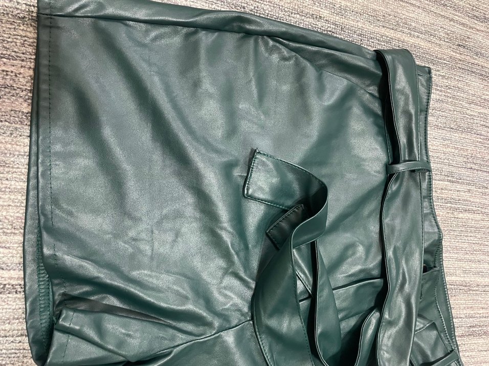 Kemerli Yeşil Deri Kadın Şort - Görsel 5