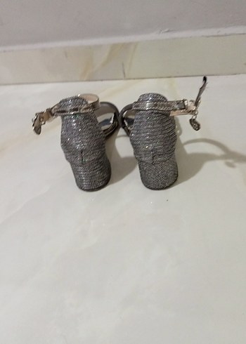 Kemer Detaylı Gri Yılan Desenli Kız Çocuk Topuklu Ayakkabı - Görsel 4