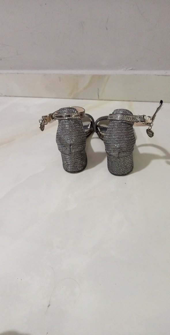 Kemer Detaylı Gri Yılan Desenli Kız Çocuk Topuklu Ayakkabı - Görsel 3