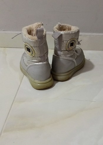Kız Çocuk Gri Metalik Tokalı Bot - Görsel 3