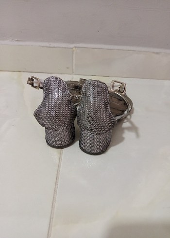 Gri Tokalı Topuklu Kadın Ayakkabı - Görsel 3