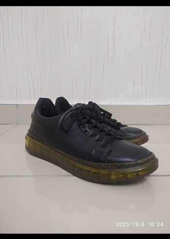 Siyah Deri Görünümlü Kadın Sneakers - Görsel 2