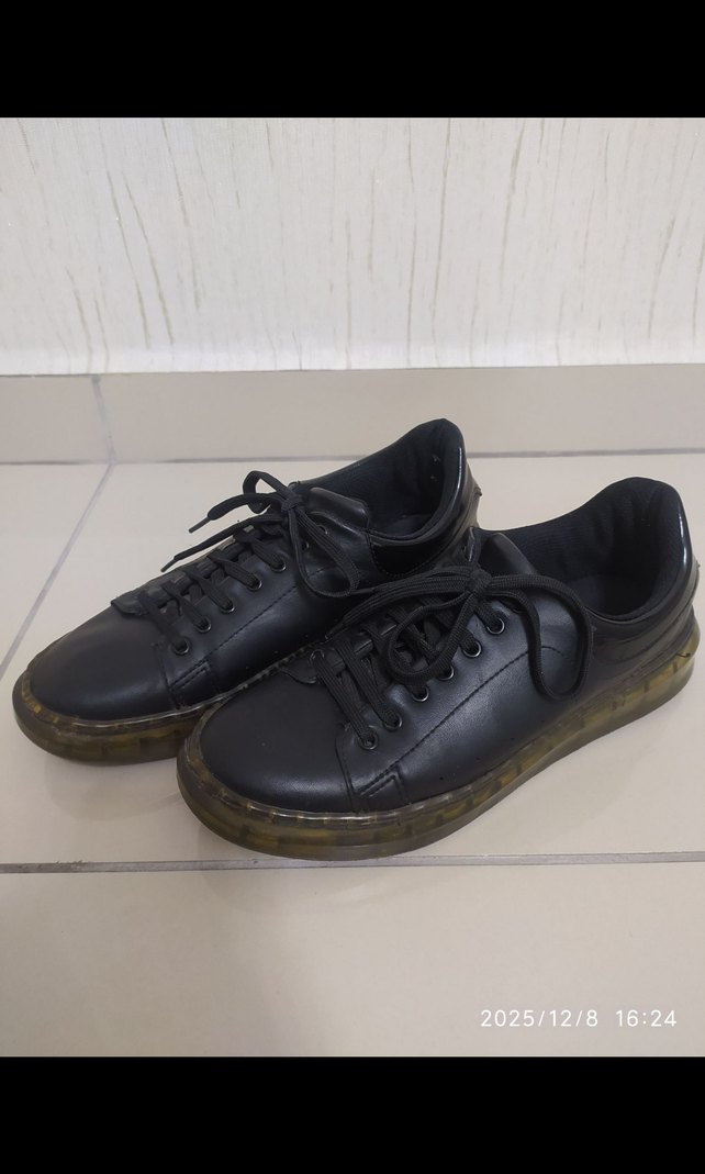 Siyah Deri Görünümlü Kadın Sneakers - Görsel 3