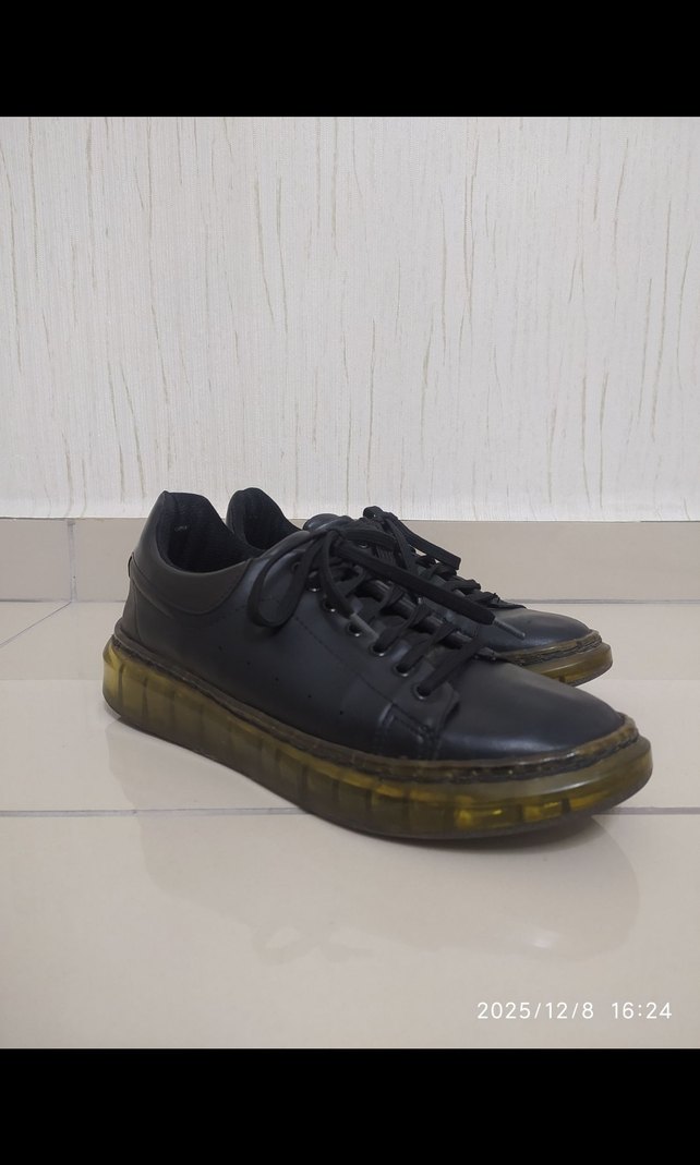 Siyah Deri Görünümlü Kadın Sneakers - Görsel 2