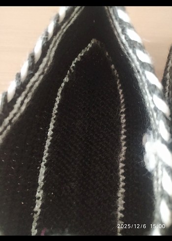 Nakışlı El Örgüsü Siyah-Beyaz Gül Desenli Patik - Görsel 6