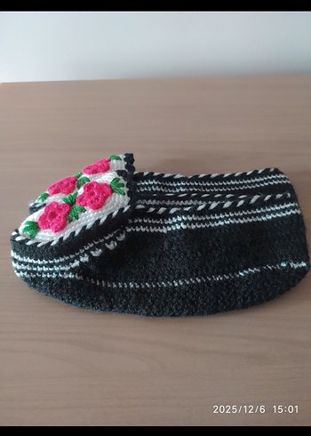 Nakışlı El Örgüsü Siyah-Beyaz Gül Desenli Patik - Görsel 2