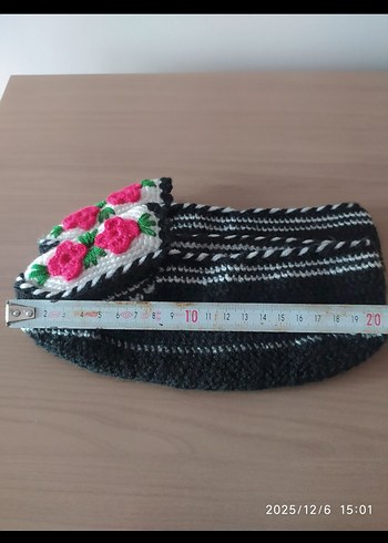 Nakışlı El Örgüsü Siyah-Beyaz Gül Desenli Patik - Görsel 8