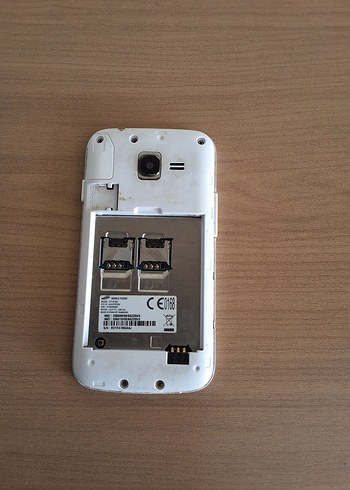 Beyaz Samsung Android Telefon - Görsel 2