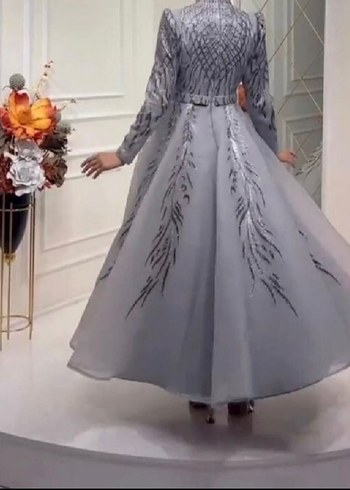 Uzun Kollu Gri Baskılı Tesettür Abiye Elbise - Görsel 3