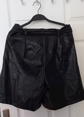 Kadın Siyah Deri Kemerli Mini Şort - Görsel 2