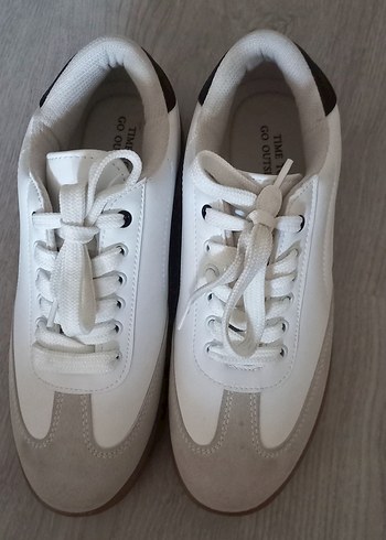 Gri Tabanlı Beyaz Kadın Spor Ayakkabısı - Görsel 4