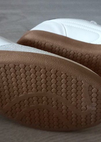 Gri Tabanlı Beyaz Kadın Spor Ayakkabısı - Görsel 5