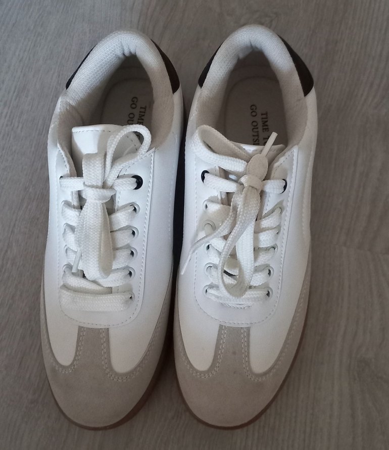 Gri Tabanlı Beyaz Kadın Spor Ayakkabısı - Görsel 4