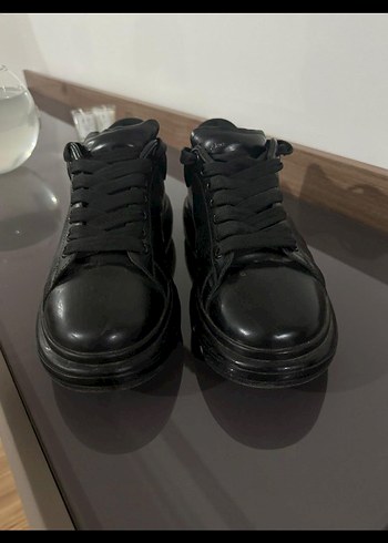 Alexander McQueen 40