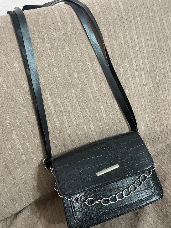 Zincir Detaylı Siyah Deri Yılan Desenli Çanta - Görsel 2
