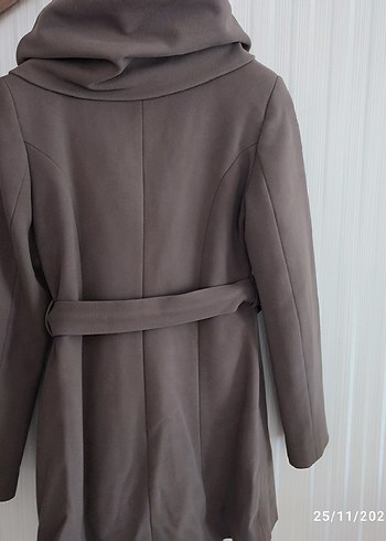 Düğmeli Koyu Kahverengi Kaban - Görsel 2