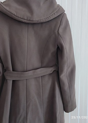 Düğmeli Koyu Kahverengi Kaban - Görsel 3