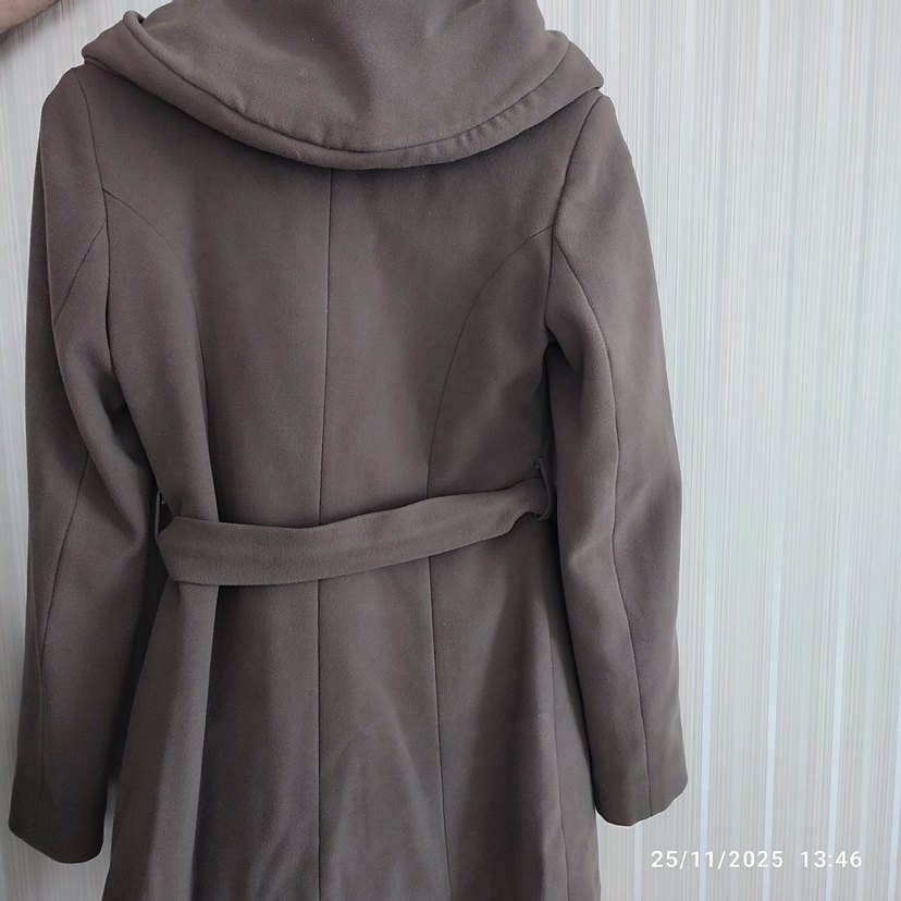 Düğmeli Koyu Kahverengi Kaban - Görsel 3