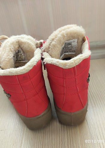 Kız Çocuk Kırmızı Kürklü Bot - Görsel 2