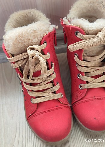 Kız Çocuk Kırmızı Kürklü Bot - Görsel 4