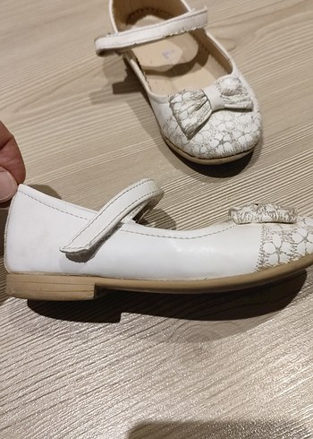 Beyaz Yılan Desenli Fiyonklu Kız Babet - Görsel 6