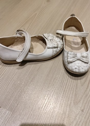 Beyaz Yılan Desenli Fiyonklu Kız Babet - Görsel 2