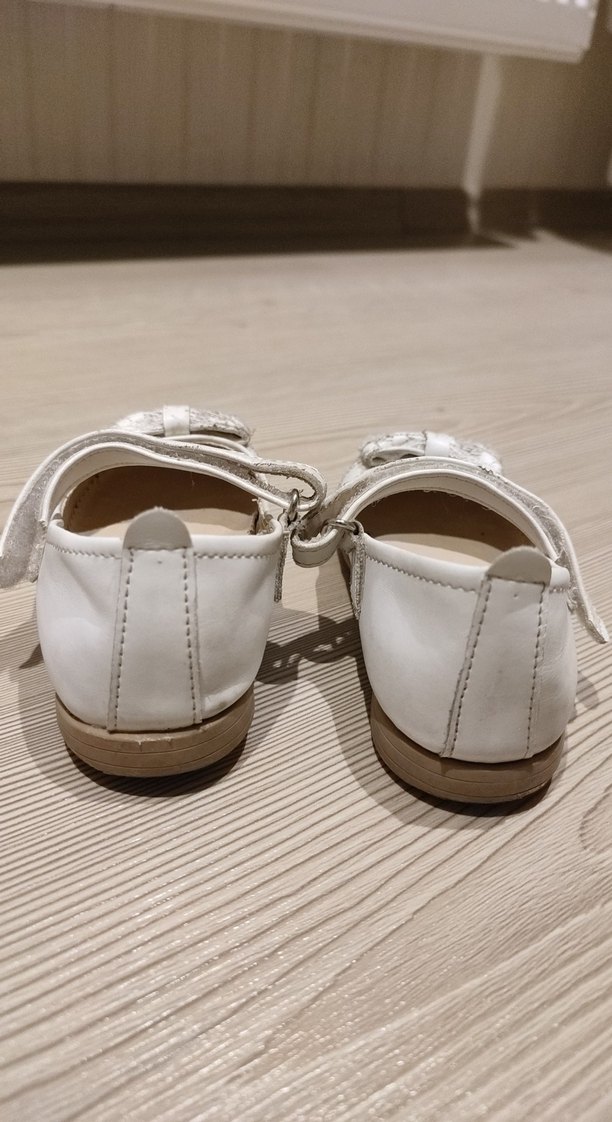 Beyaz Yılan Desenli Fiyonklu Kız Babet - Görsel 3