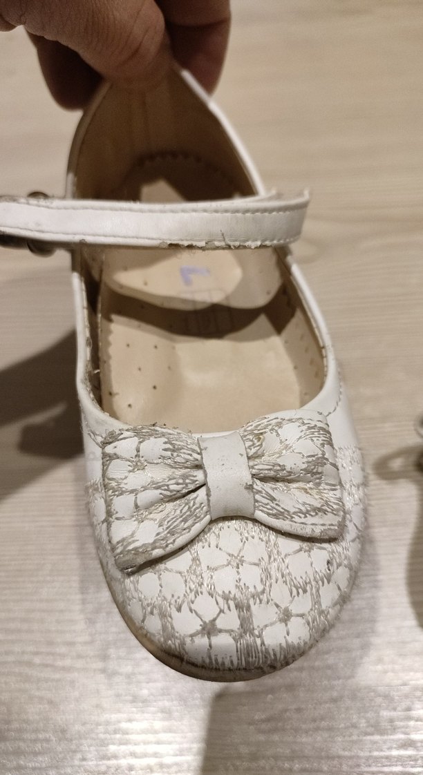 Beyaz Yılan Desenli Fiyonklu Kız Babet - Görsel 5