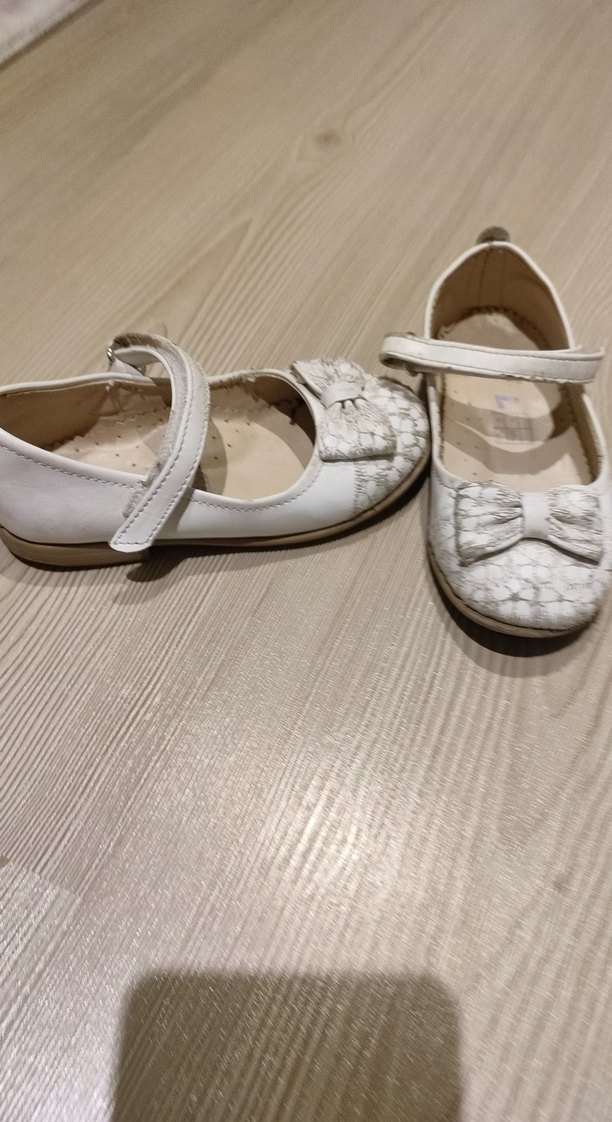 Beyaz Yılan Desenli Fiyonklu Kız Babet - Görsel 2