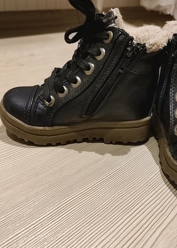 Siyah Çocuk Botları, Tokalı, Kauçuk - Görsel 2