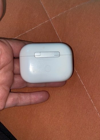 Beyaz Kablosuz Kulaklık Şarj Kutusu - Görsel 4