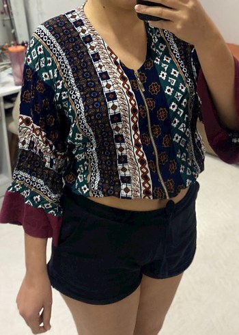 Bohem V Yaka Fermuarlı Desenli Mini Bluz - Görsel 2