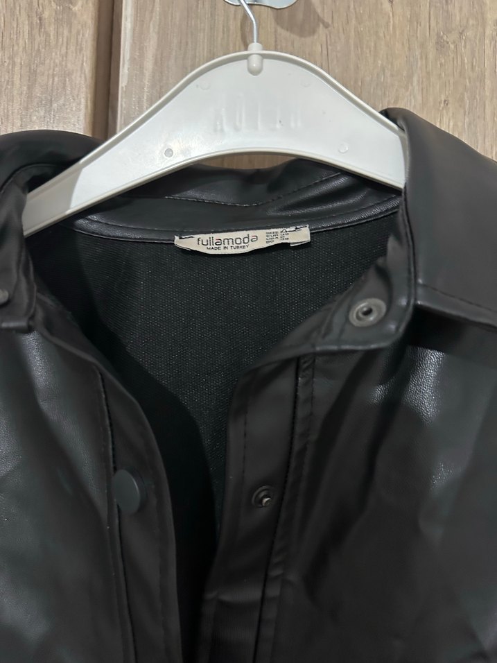 Düğmeli Siyah Deri Kadın Ceket - Görsel 4