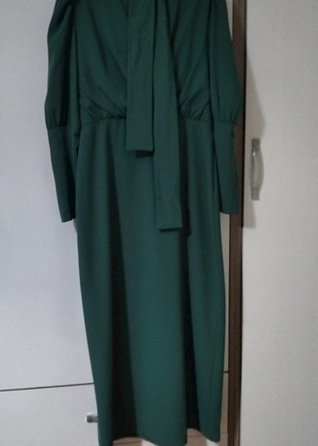 Uzun Kollu Yeşil Drapeli Kemerli Tesettür Abiye - Görsel 2