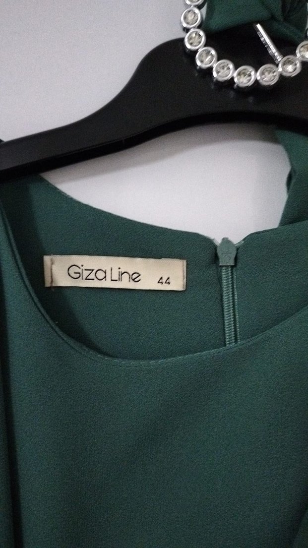 Uzun Kollu Yeşil Drapeli Kemerli Tesettür Abiye - Görsel 3